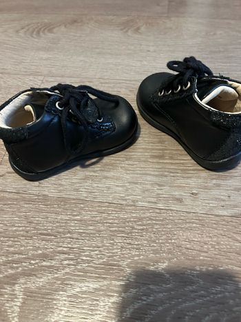 2 paires de chaussures de marche taille 18