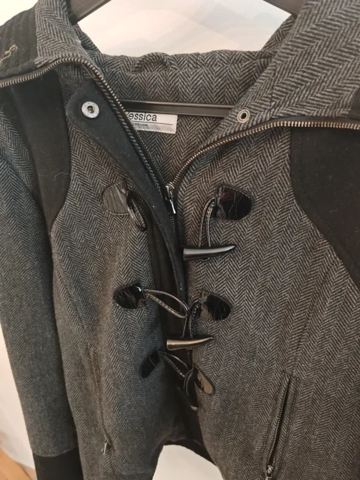 Veste grise à capuche femme taille 44 - photo numéro 2