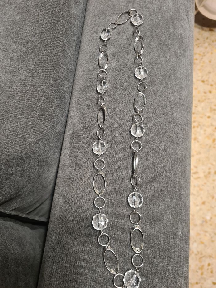 Collier. argenté et breloques transparente. 38 cm. - photo numéro 3
