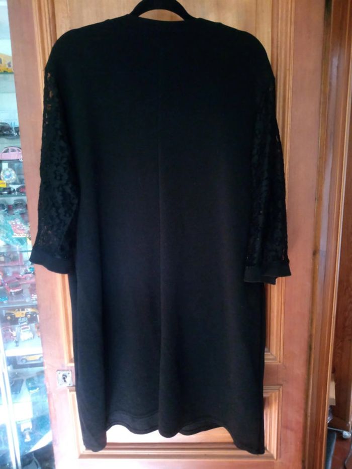 robe noire avec dentelle - photo numéro 2