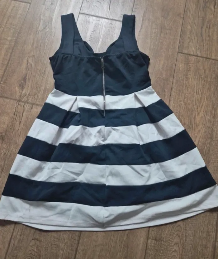 Robe estivale Rayée style marin élégant - photo numéro 2