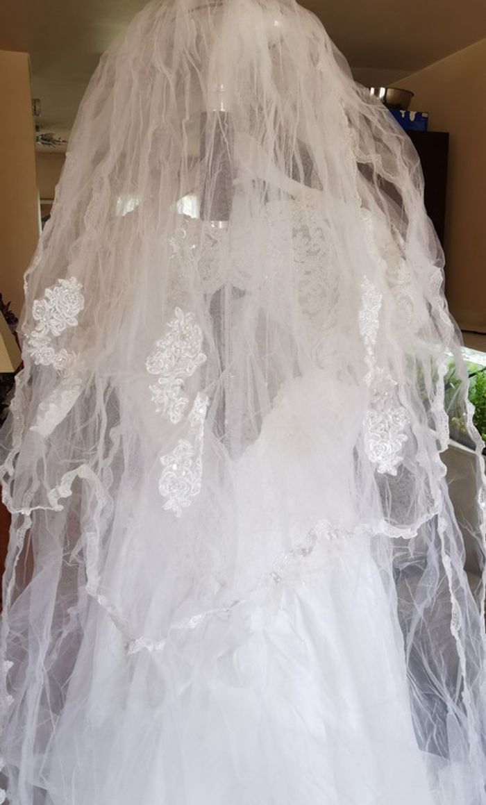 Robe de mariée blanche + voile+ jupon +cerceaux +gants - photo numéro 16
