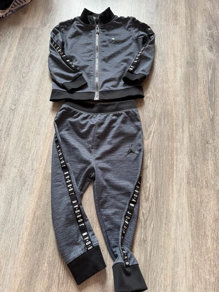 Jogging Jordan gris et noir 24 mois - photo numéro 2