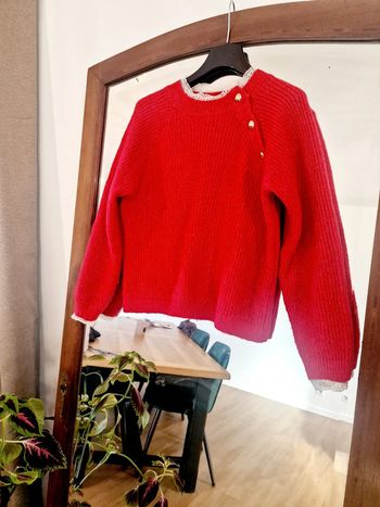 Pull rose détail dentelle