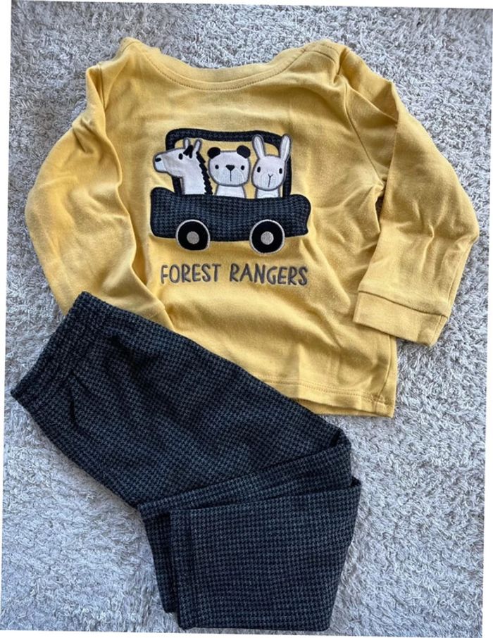 Ensemble teeshirt manches longues et pantalon assorti taille 18 mois