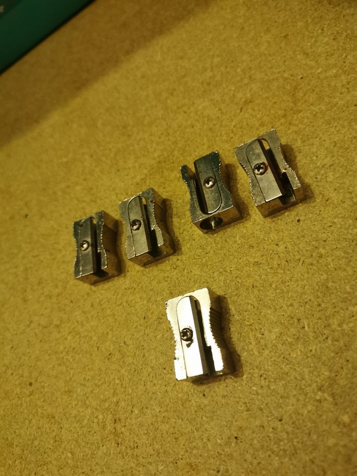 Lot 5 taille crayon métal