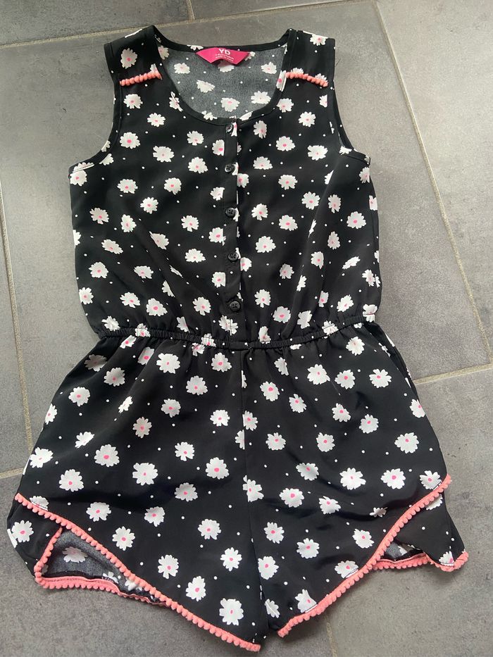 Combinaison short à fleur petit pois et pom-poms