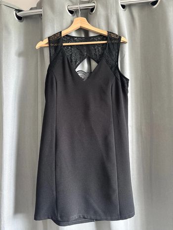 Robe noire Mango