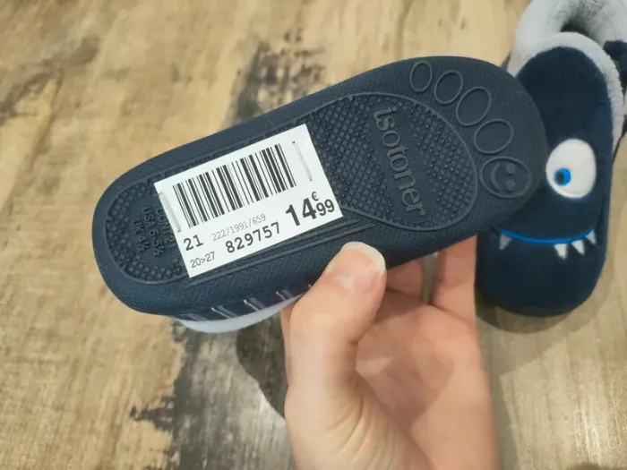 Chaussons garçon neufs pointure 21. - photo numéro 2
