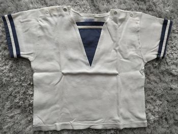 T-shirt blanc
Manches courtes
Absorba
3 ans 94 cm
Style marin