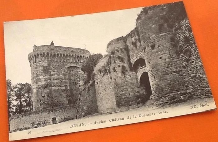 Carte postale ancienne Dinan (Côtes d' Armor) Ancien Château de la Duchesse Anne - photo numéro 4