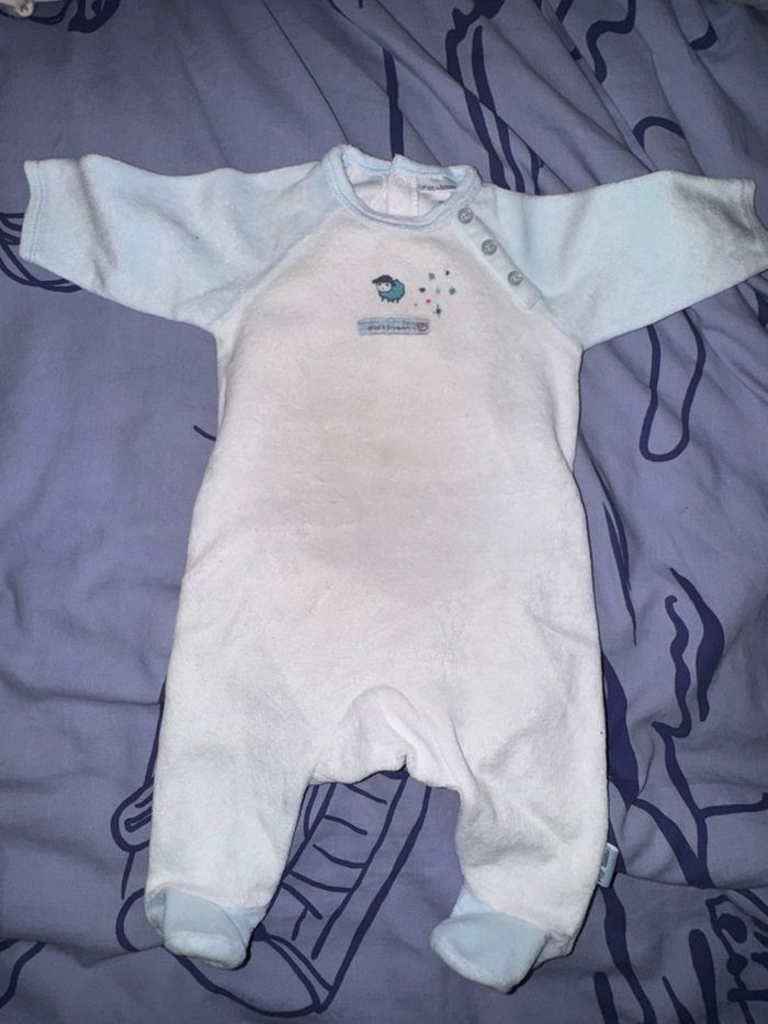 Pyjama bleu et blanc taille 1 mois