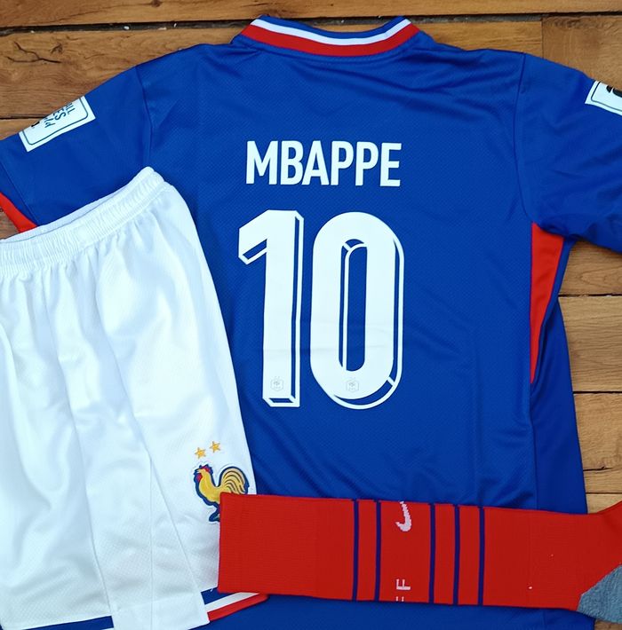 Kit Football France taille 14 ans modèle Mbappé