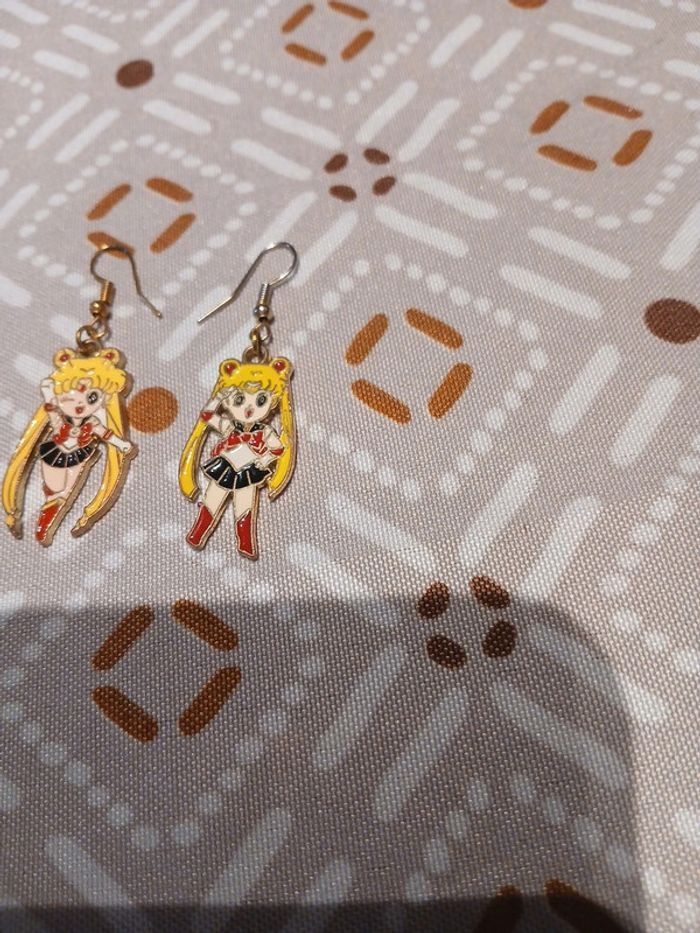 Sailor Moon boucles d'oreilles pièce unique - photo numéro 3