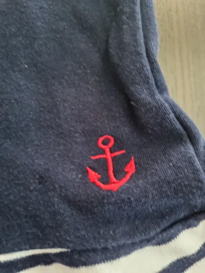 T shirt marinière petit cœur a la mer 2 ans très bon état - photo numéro 3