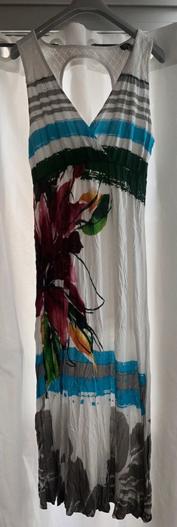 Robe longue blanche à fleurs