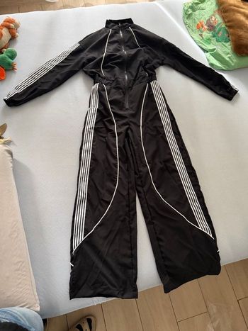 Combinaison style sport / streetwear noire 
