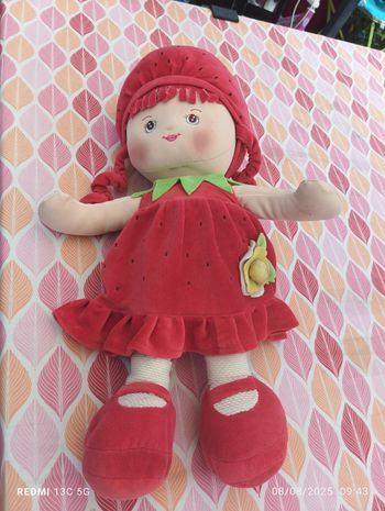 Grande poupée peluche Charlotte aux fraises