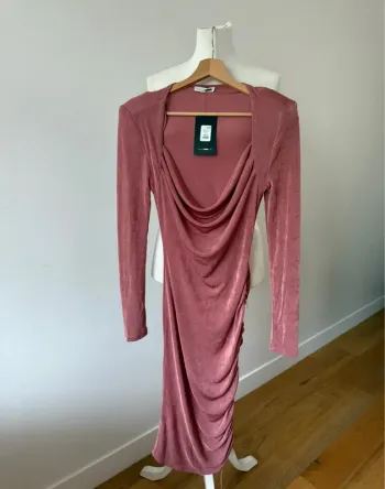 Jolie robe pailletée rose S/36