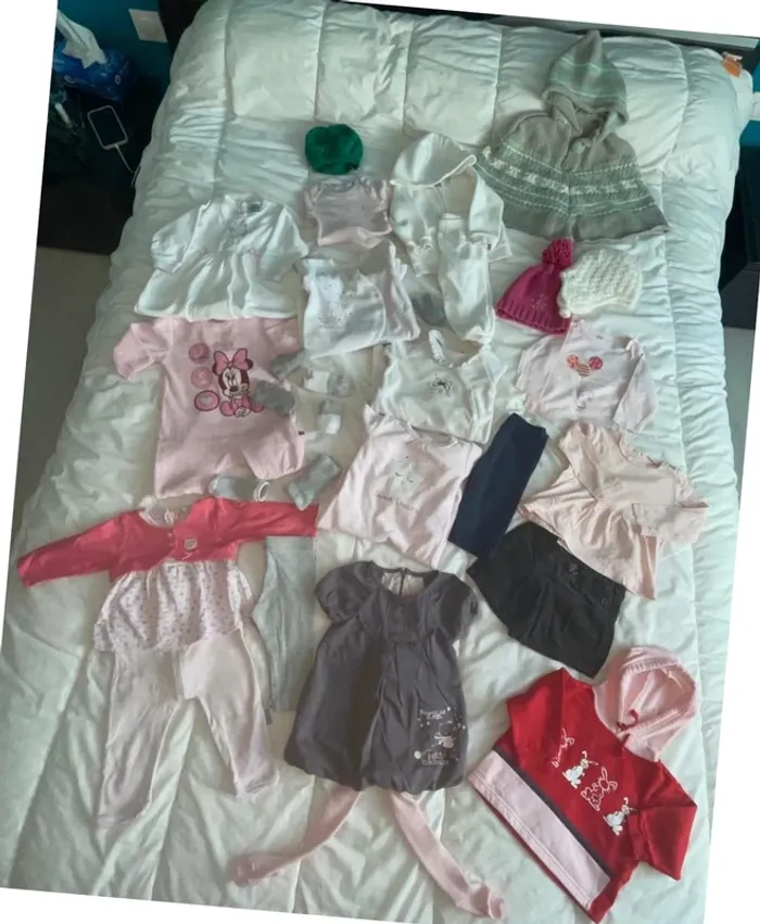 Vends lot de vêtements bébé fille 6 mois