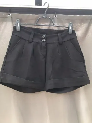 Short noir