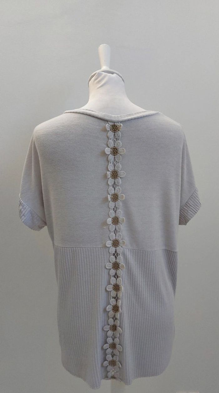 Pull léger et confortable manches fleurs brodées dans le dos taille L - photo numéro 3