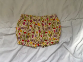 Short à fleurs