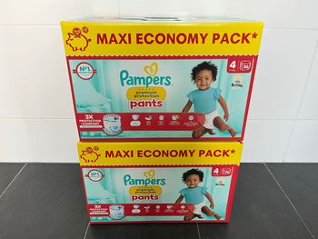 Lot couches pants Pampers neuves
