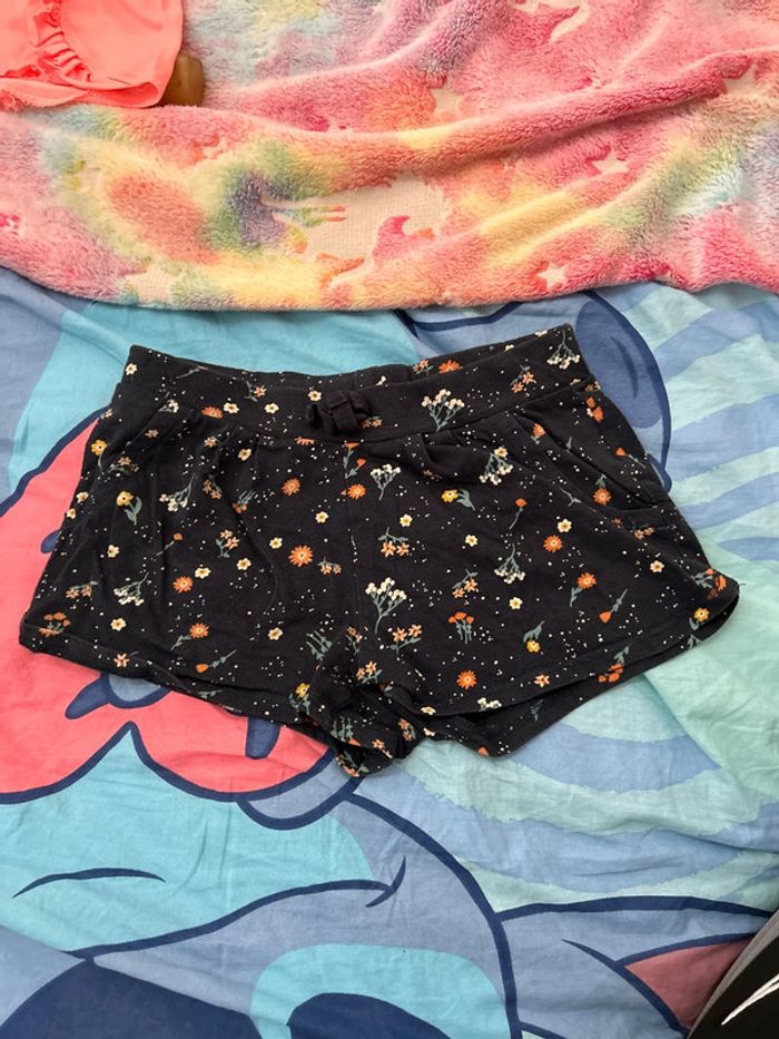 Short fille