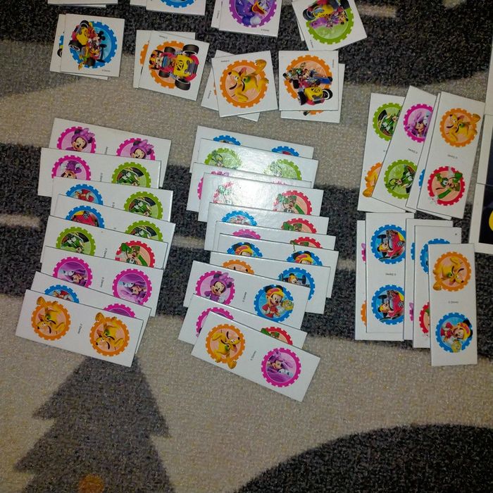Super kit 4 en 1 deux puzzles 30 pièces, un mémo et un domino Mickey roadster racers - photo numéro 3