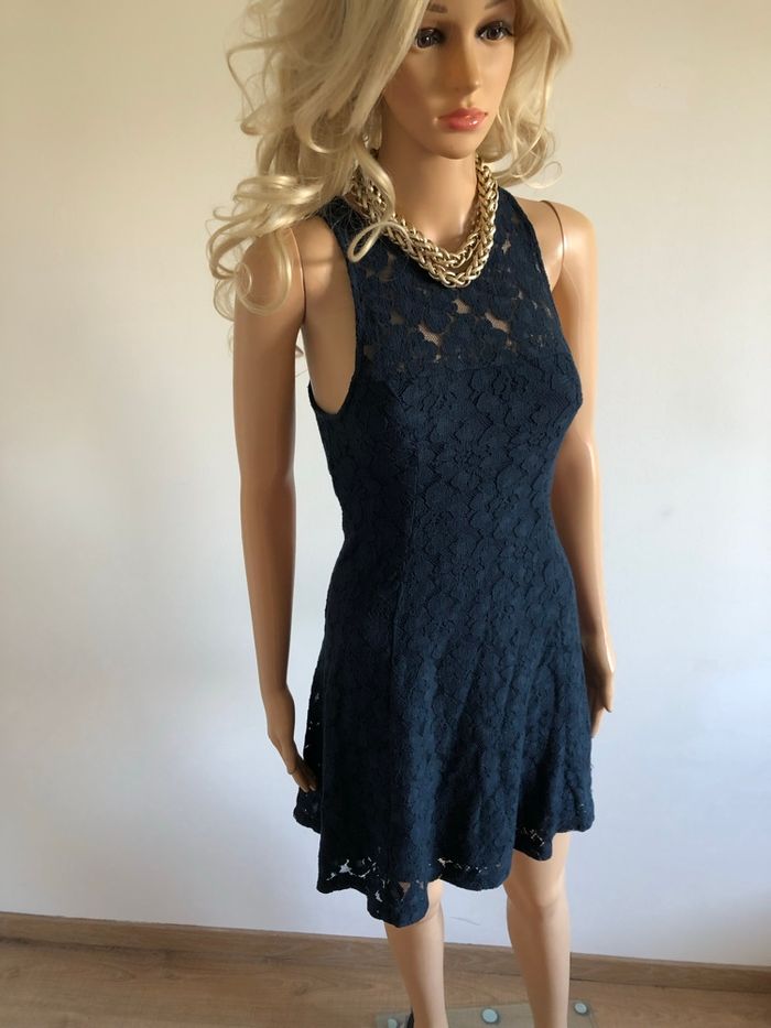 Robe bleue marine en dentelle Hollister taille S état satisfaisant - photo numéro 2