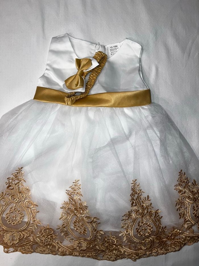 Vend robe de soirée taille 12/18mois neuve - photo numéro 2