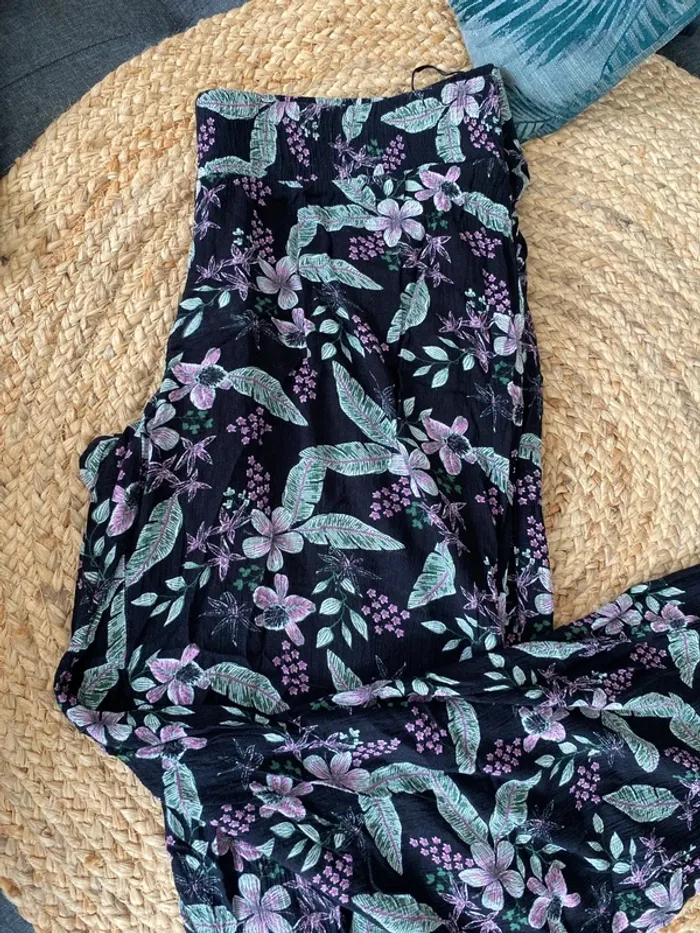 Pantalon fluide fleuri grossesse