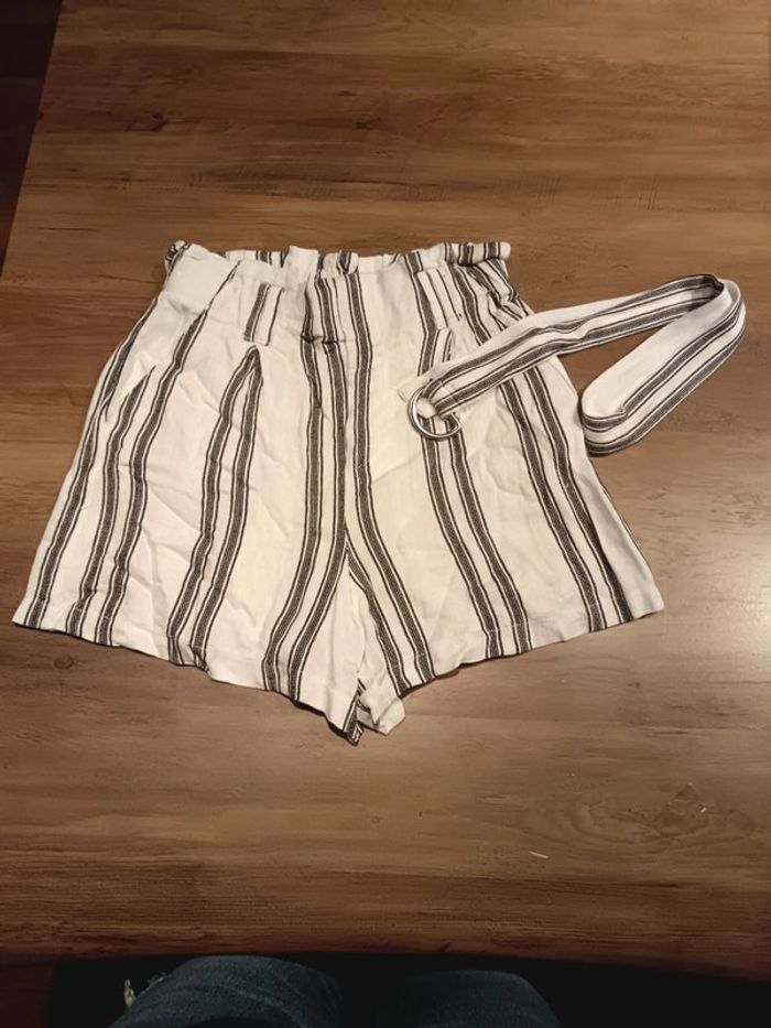 Short Bershka taille 36