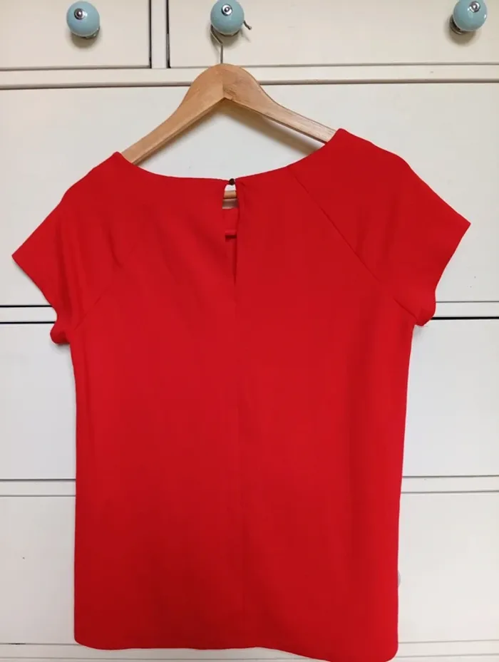 Haut rouge - photo numéro 3