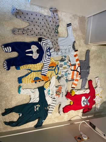 Lot de vêtements pour garçon 31 pièces + 7 paires de chaussettes