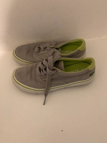 Très jolie paire de tennis Lacoste enfants garçon