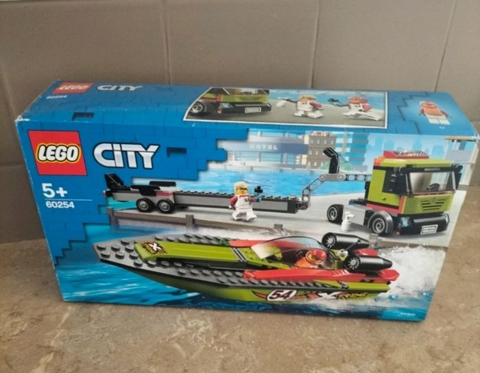 Lego 60254 🧡 Le transport du bateau de course