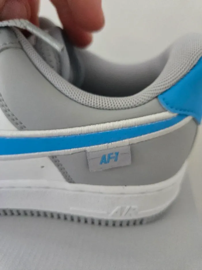 Nike air force 1 taille 38,5 neuves blanc gris bleu - photo numéro 4