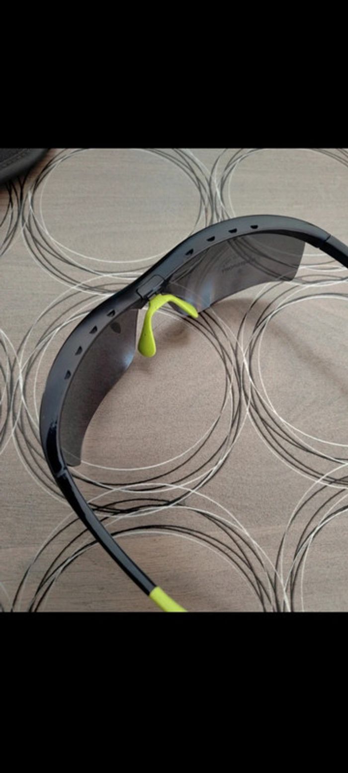 Lunettes de soleil complètement neuve - photo numéro 5
