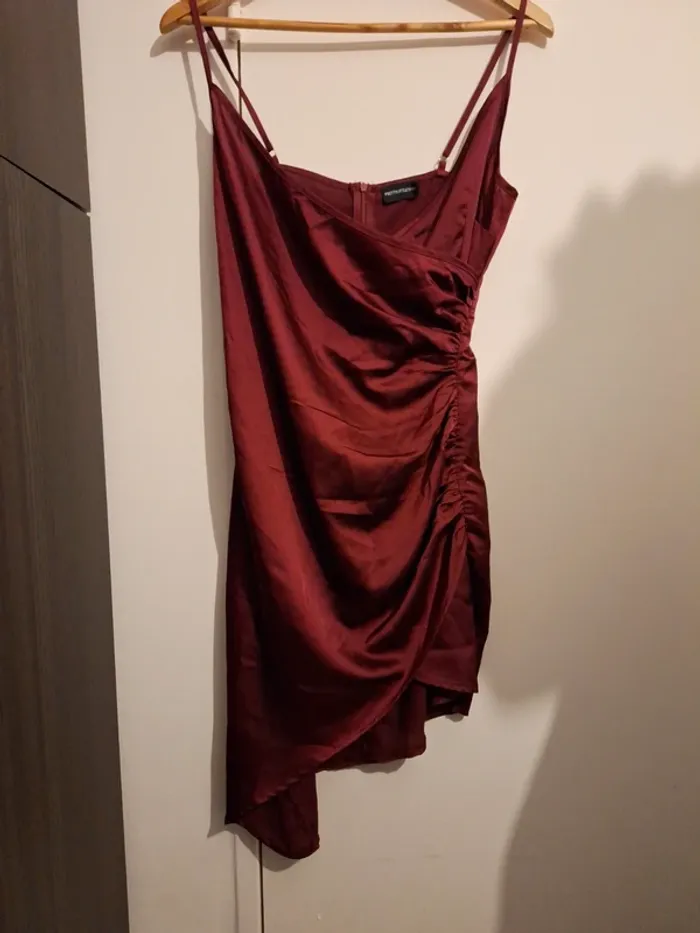 Magnifique robe bordeaux 🔥 - photo numéro 5