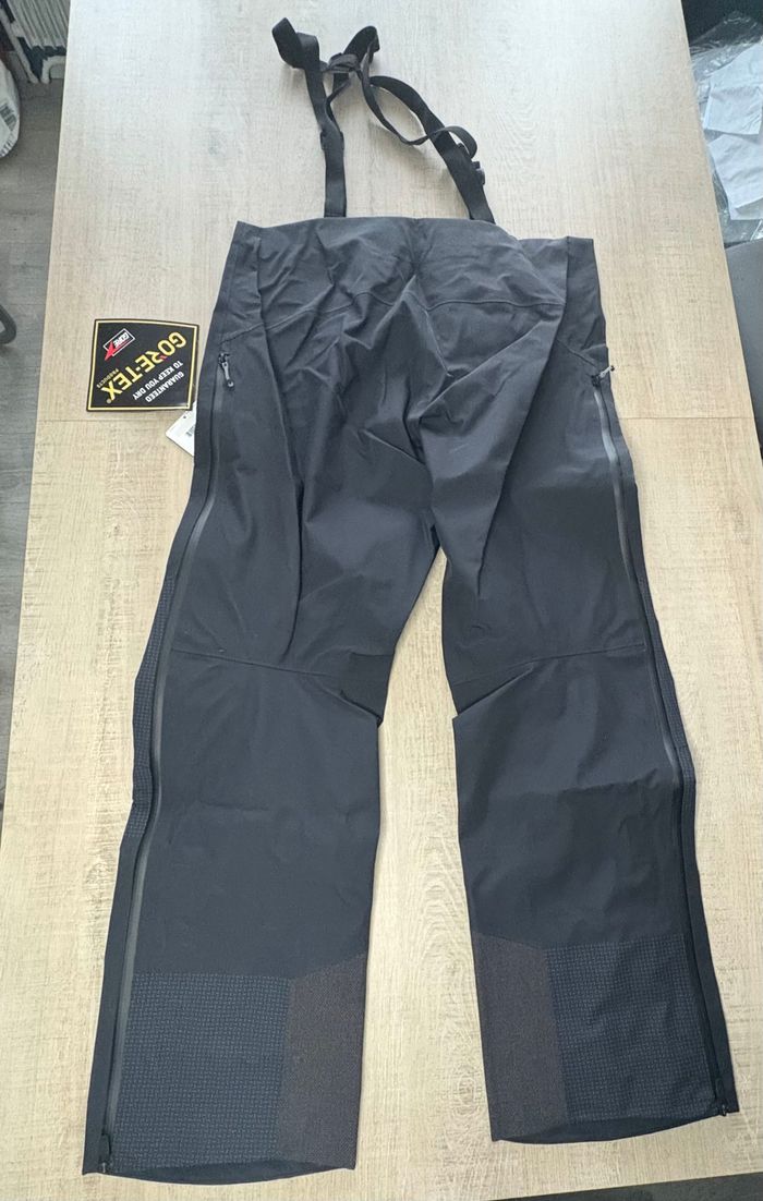 Salopette de ski noir The North Face SUMMIT L5 - photo numéro 2