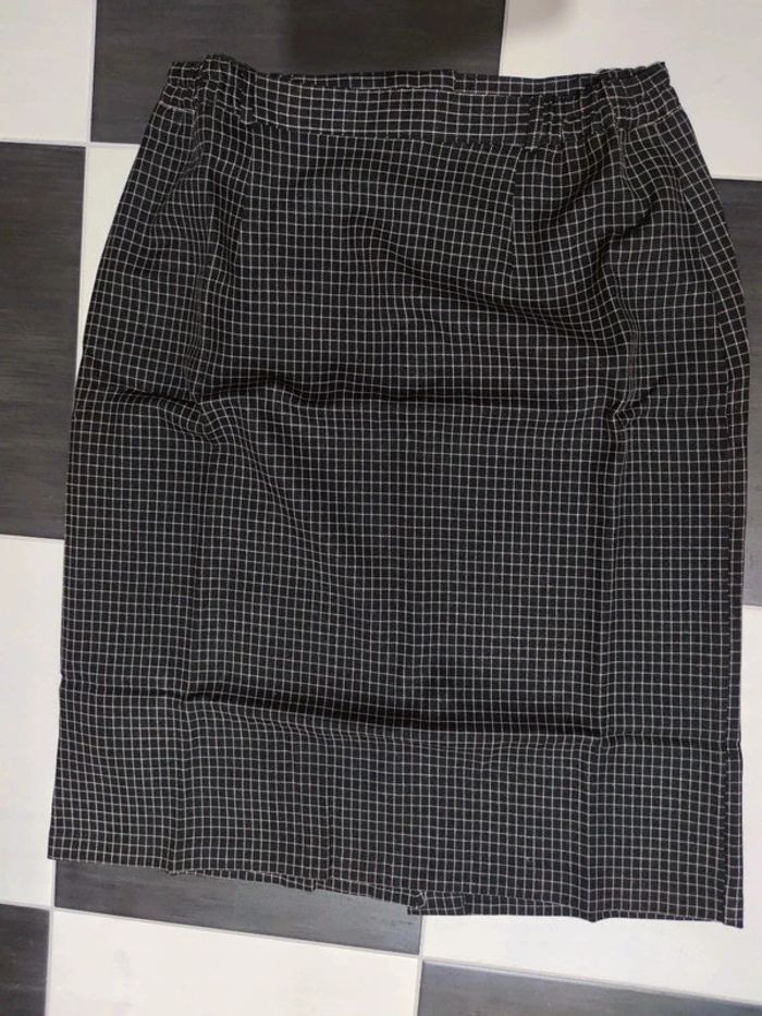 Jupe droite crayon à carreaux noire et beige T46