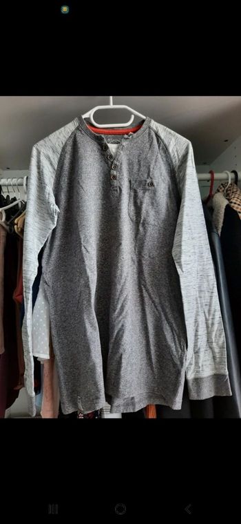 T-shirt gris à manches longues