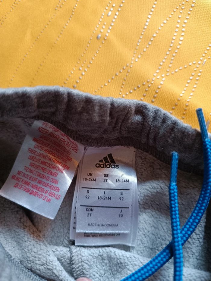 Jogging et tee-shirt Adidas 2 ans - photo numéro 3