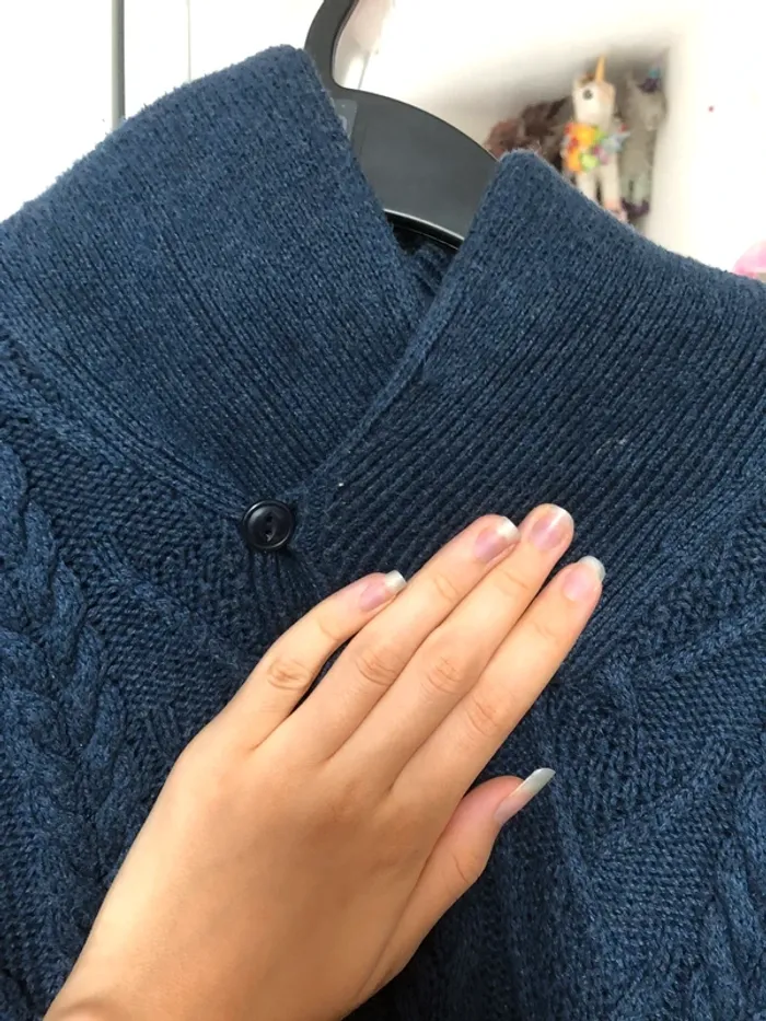 Gilet bleu marine avec un col montant - photo numéro 3