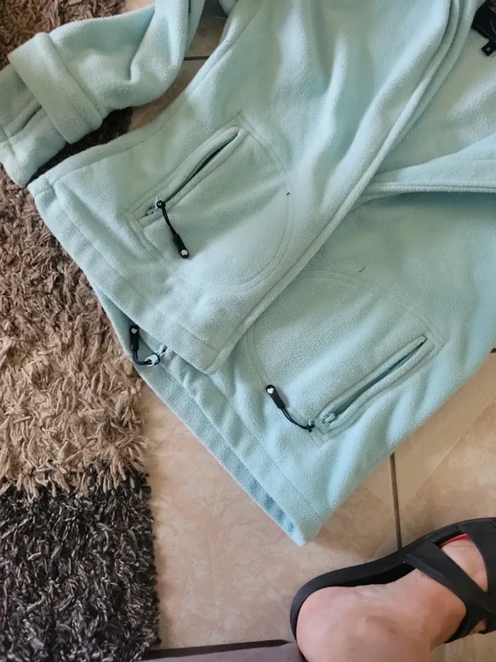 Jolie veste polaire taille S - photo numéro 4