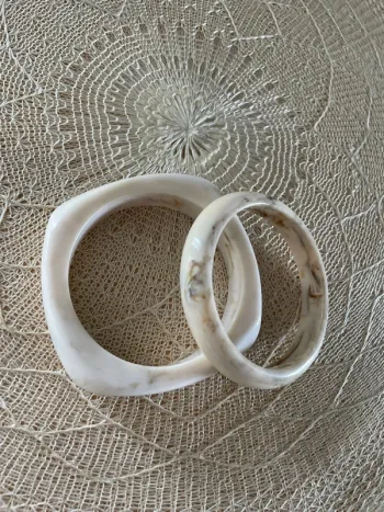 Lot 2 bracelets acrylique Yvoire