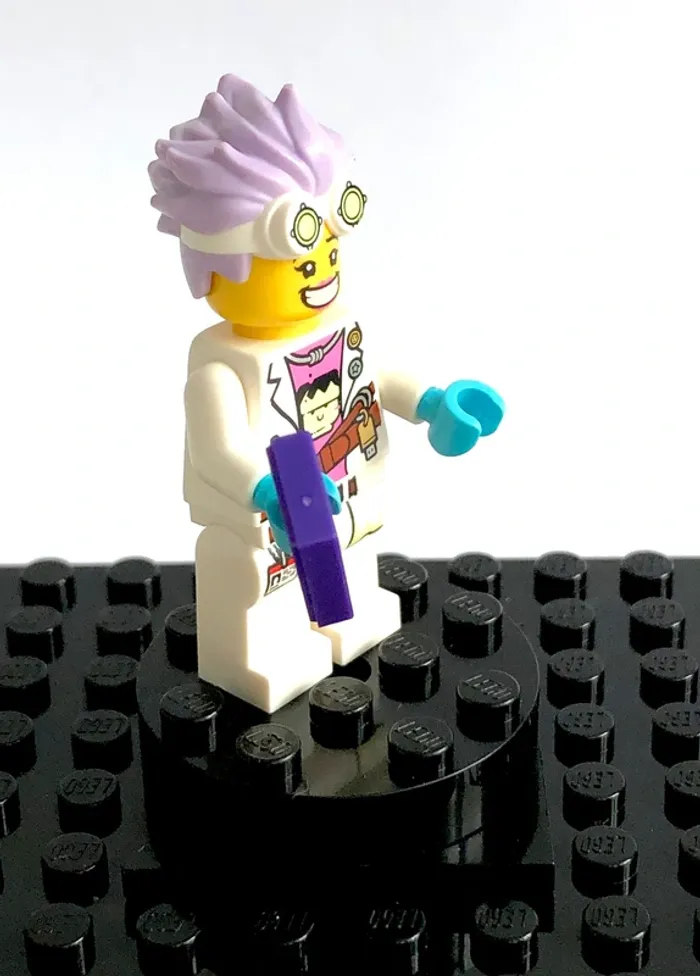 LEGO Hidden Side - J. B. Watt, large smile/annoyed - photo numéro 6