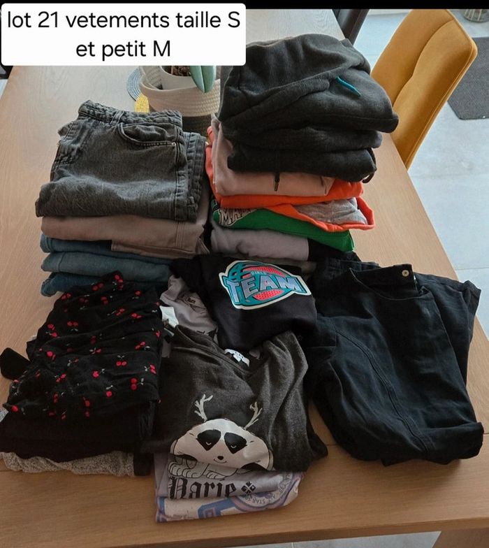 Lot de 21 vetements taille S